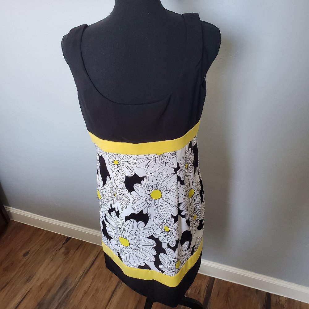 Ronni Nicole Floral Dress Size  10  Like new